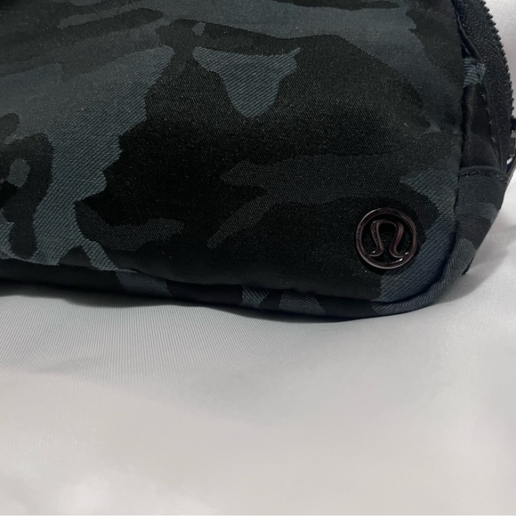 🦄OG CAMO Everywhere Belt Bag🦄 - Picture 3 of 12